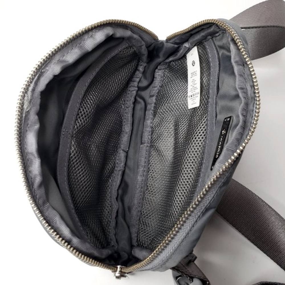 Lululemon Everywhere Grey Waist Belt Bag - Picture 10 of 10